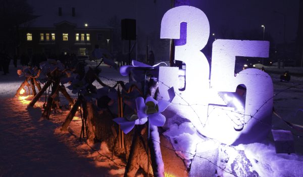 Atminties laužų šviesoje – pagerbti Laisvės gynėjai Lazdijuose